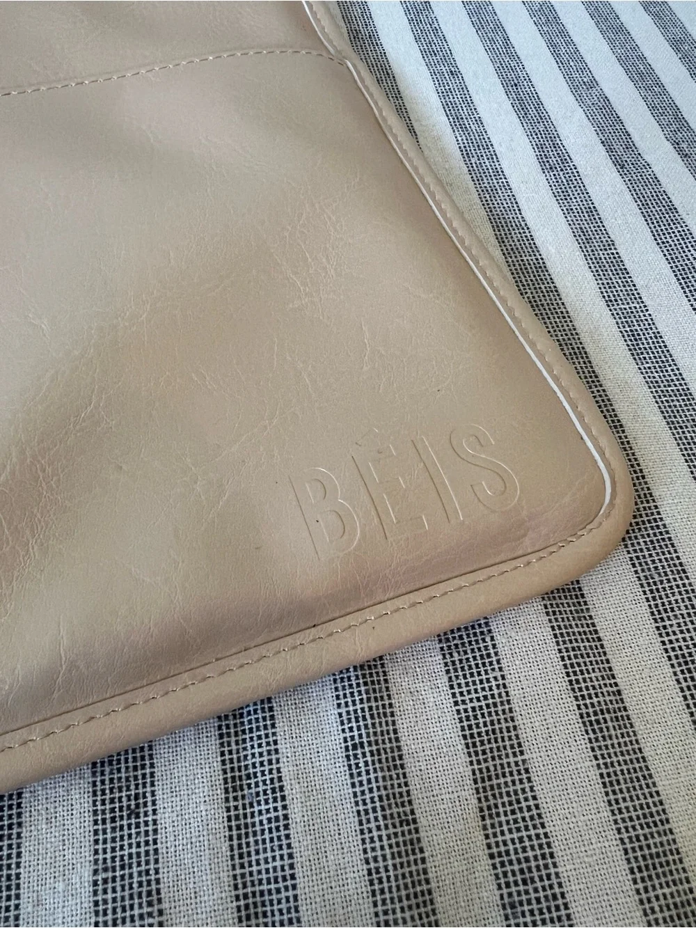 Béis faux leather laptop sleeve